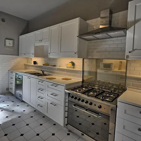 Sleeps 8 Pool Wifi Villa